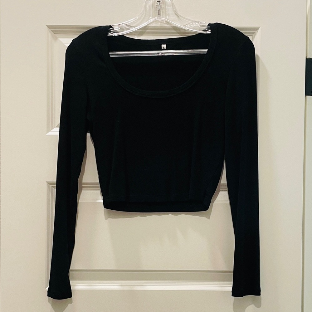 Black Long Sleeve Crop Top
